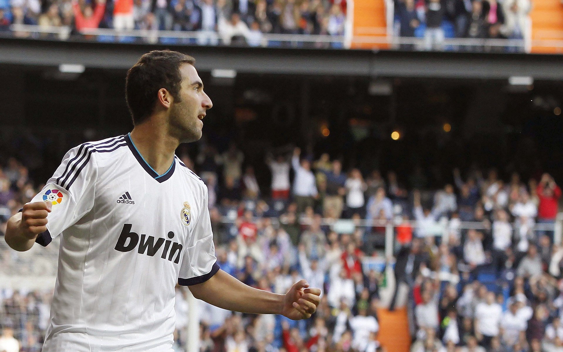 国足比赛中场分布密度统计热图，国足的中场